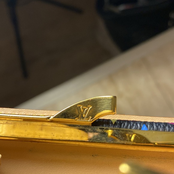 LOUIS VUITTON 'Takashi Murakami Kisslock BLACK WALLET - Picture 14 of 14